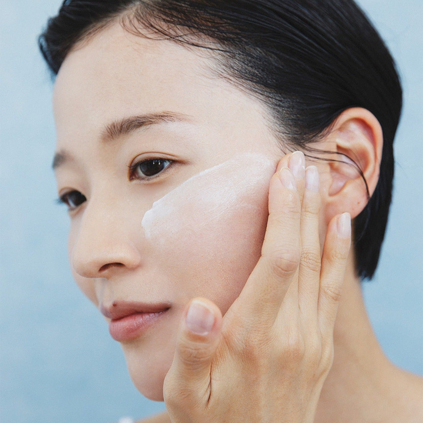 Illiyoon Ceramide Ato Soothing Gel 175ml at Embé Skin Korean and Japanese Beauty Skincare