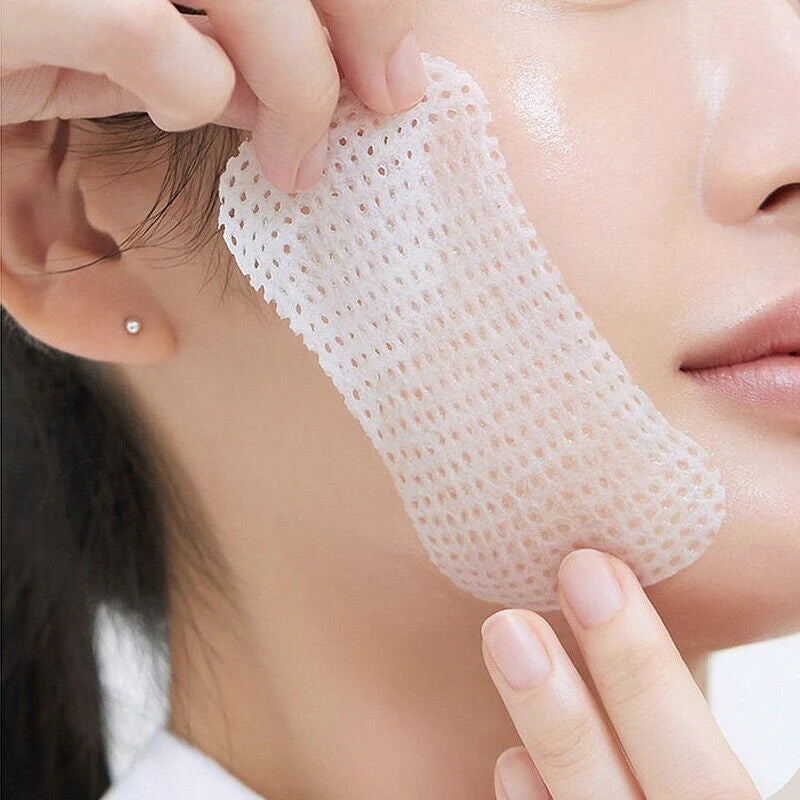 MEDIHEAL Retinol Collagen Lifting Pad 170ml 100 Pads at Embé Skin Korean and Japanese Beauty Skincare