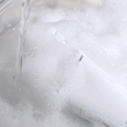 Dive In Low Molecular Hyaluronic Acid Cleansing Foam - Embe Skin