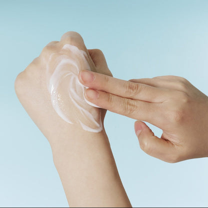 Madagascar Centella Hyalu-Cica Gentle Cleansing Milk
